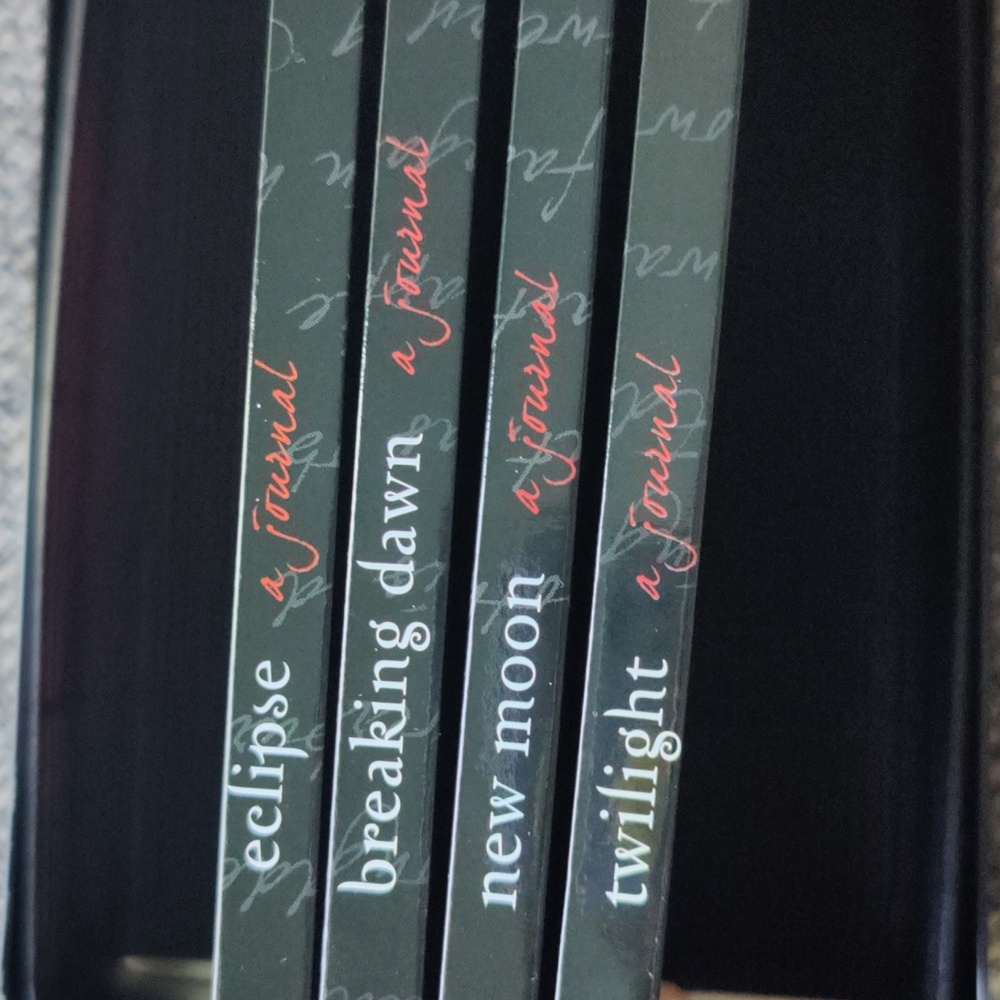 The Twilight Journals set includes four gorgeous journals NEW